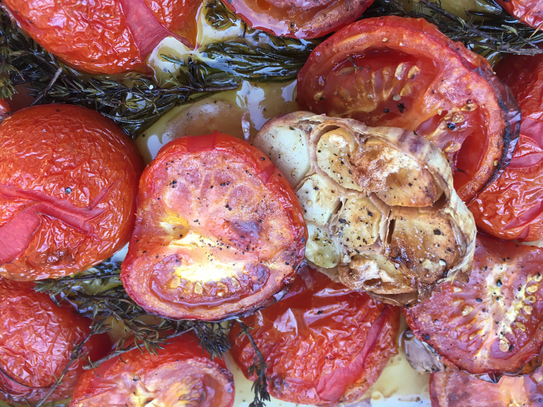 Tomatensoep met gepofte knoflook